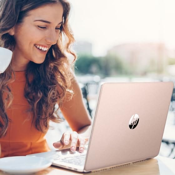 Laptop HP 14, Intel Celeron N4020, 4 GB de RAM, 64 GB de almacenamiento, pantalla HD Micro-edge de 14 pulgadas, Windows 11 Home, delgada y portátil, gráficos 4K, un año de Microsoft 365 (14-dq0040nr, blanco copo de nieve) 