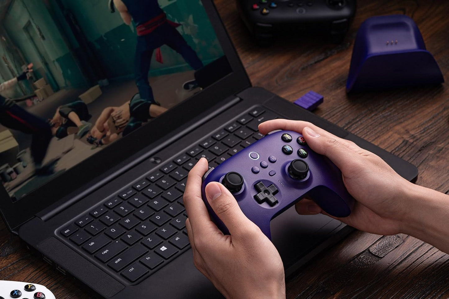 Controlador inalámbrico 8Bitdo Ultimate de 2,4 g con base de carga, actualización de joystick de efecto Hall, Gamepad profesional con botones traseros y función Turbo para PC, Android, Steam Deck y Apple (púrpura) 