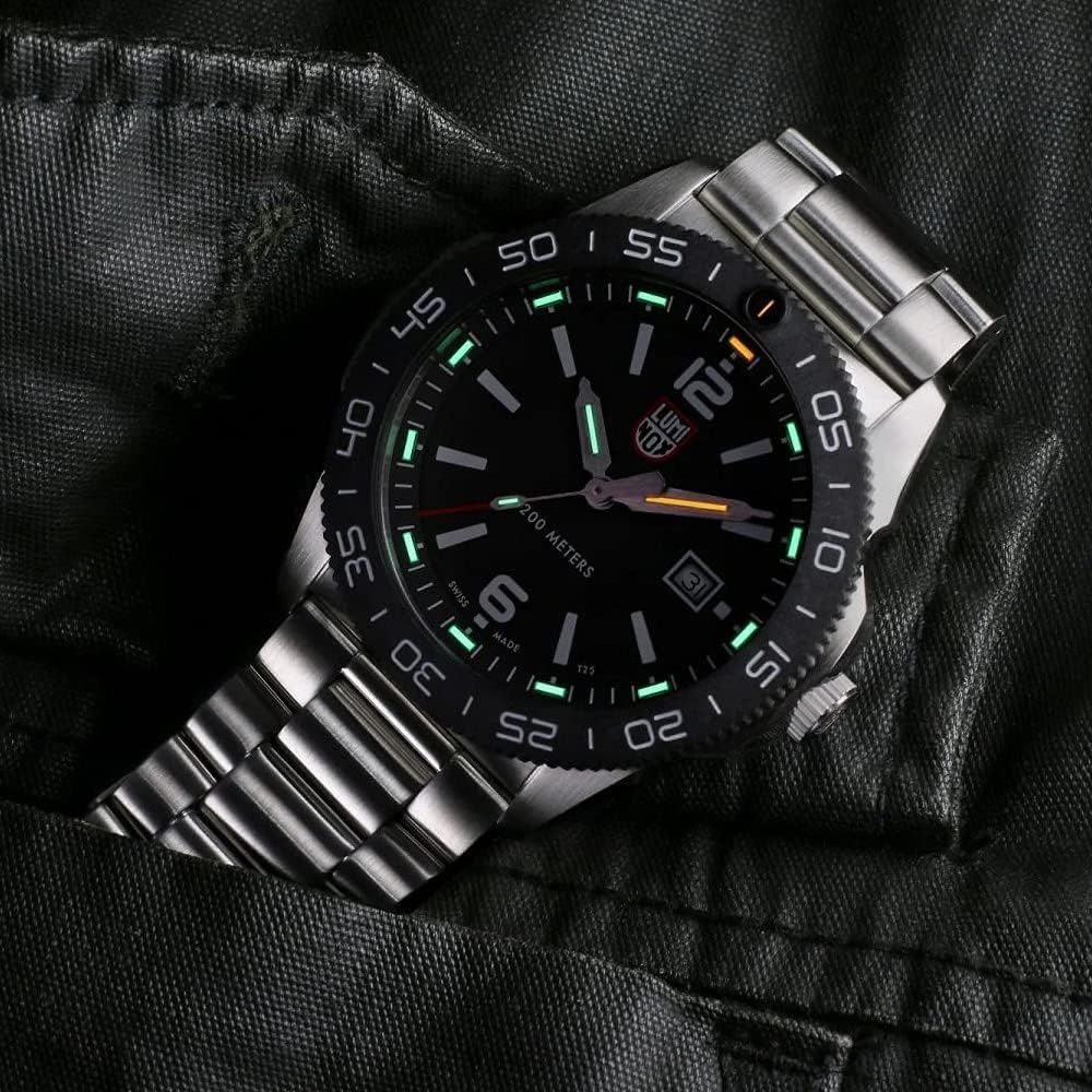 Luminox Navy Seal Pacific Diver Serie 3120 Reloj analógico de cuarzo con esfera negra y banda Oyster de acero inoxidable plateado para hombre 