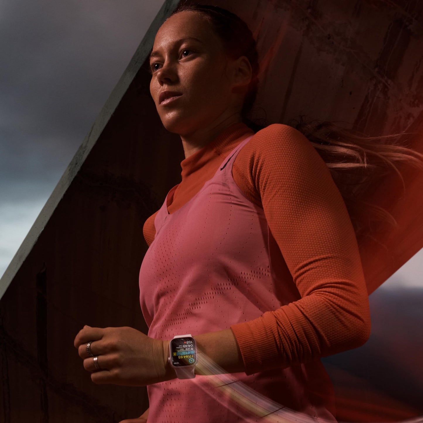 Montre intelligente Apple Watch Series 9 [GPS 45 mm] avec boîtier en aluminium rose et boucle sport rose. Tracker d'activité, applications d'oxygène dans le sang et d'ECG, écran Retina toujours allumé, neutre en carbone 